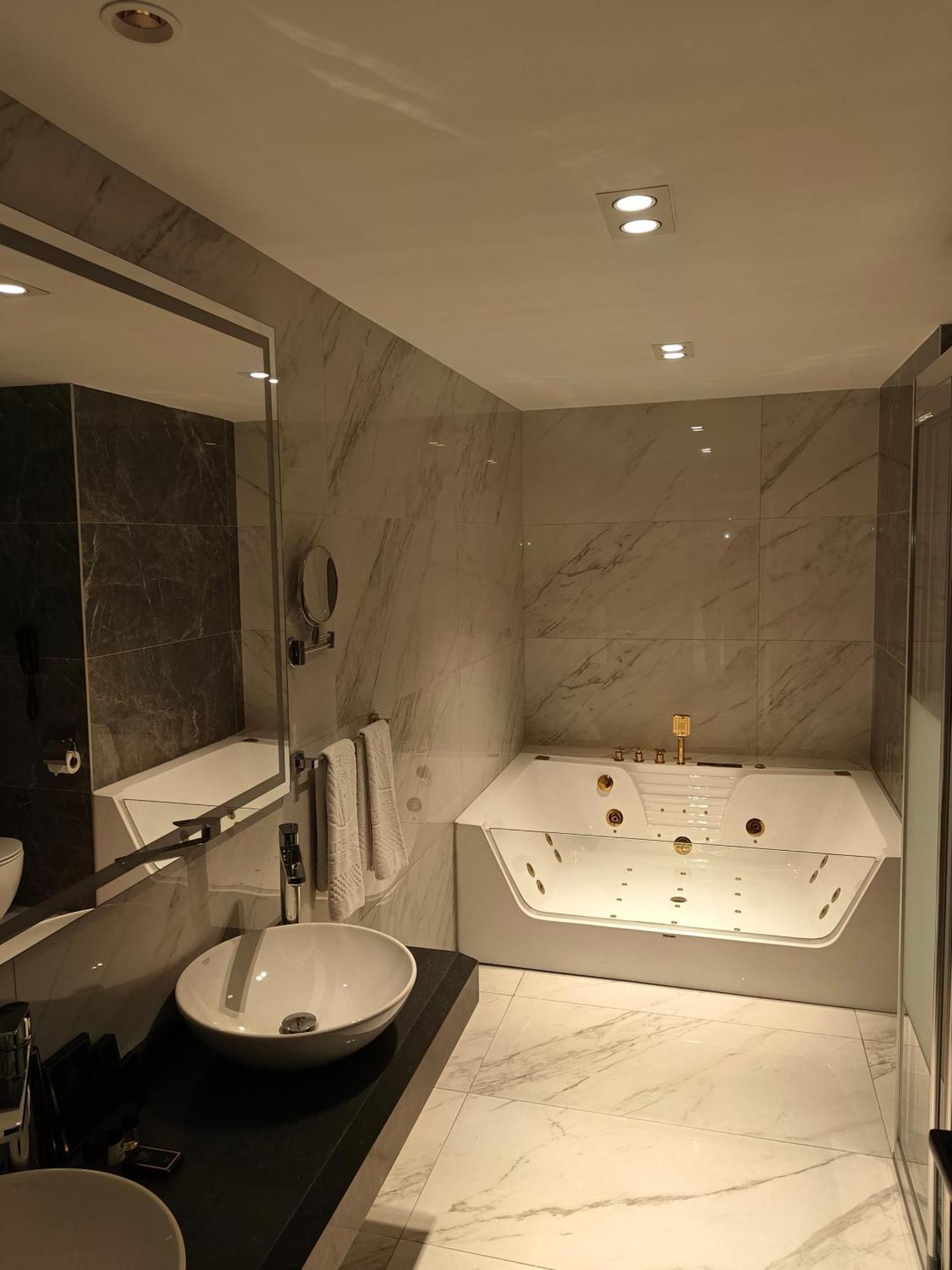 Ankawa Holiday Hotel Erbil Ngoại thất bức ảnh